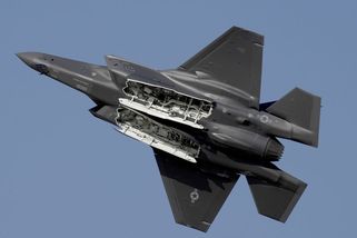 Napálili jim cenu. Švýcaři koupí méně amerických stíhaček F-35 - Novinky